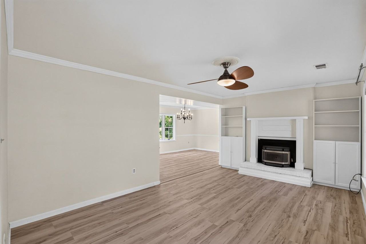 3758 Tarrington Pl - Photo 4 of 17