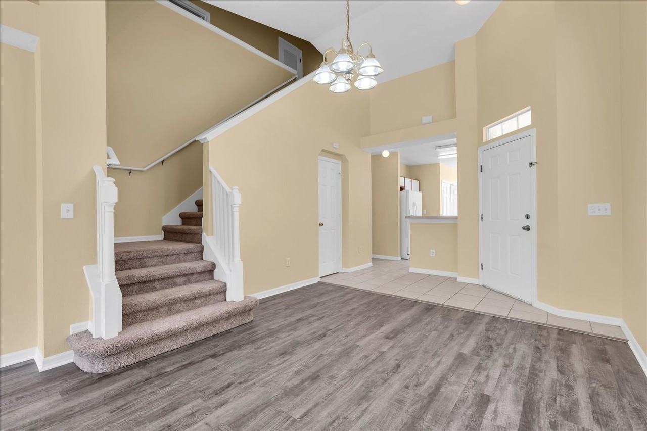 9624 Carlsdale Dr - Photo 3 of 34