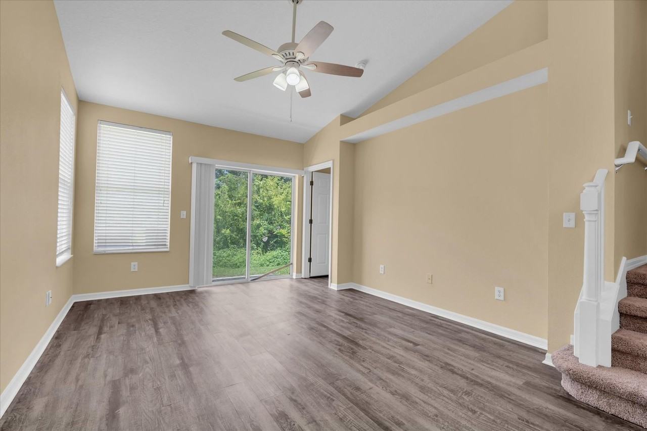 9624 Carlsdale Dr - Photo 5 of 34