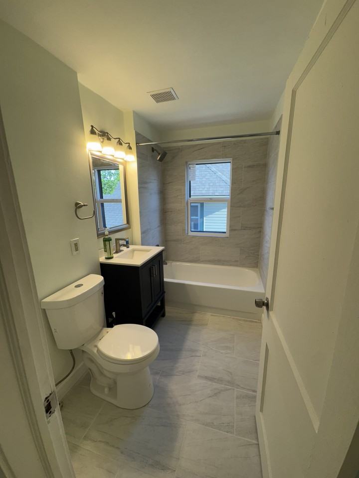 1534 Eddington Rd #3 - Photo 4 of 10