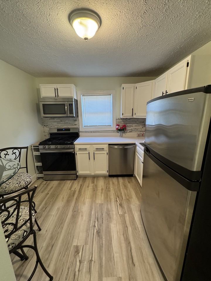 1534 Eddington Rd #3 - Photo 5 of 10