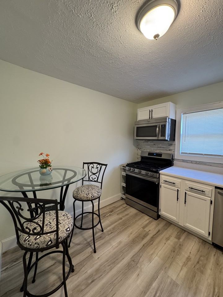 1534 Eddington Rd #3 - Photo 6 of 10