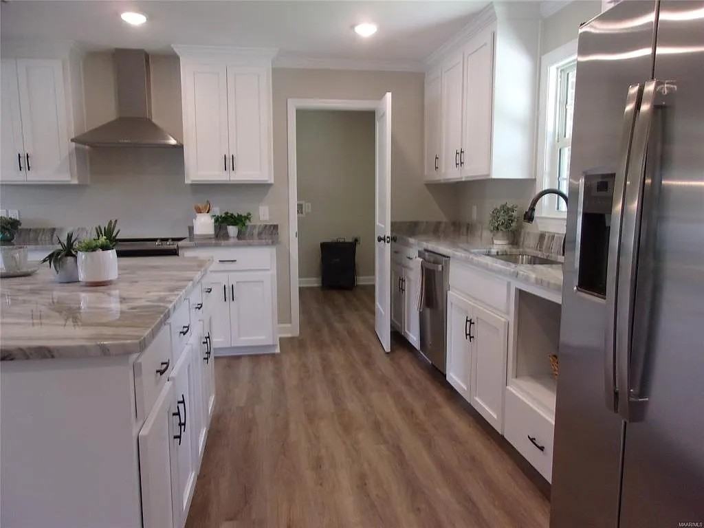 1102 Brooks Cir #NA - Photo 2 of 19