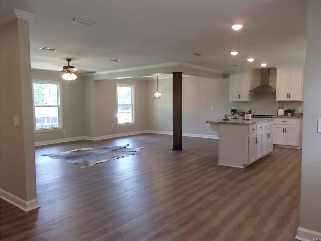 1102 Brooks Cir #NA - Photo 4 of 19