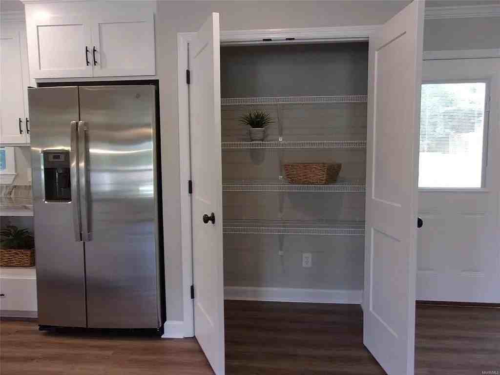 1102 Brooks Cir #NA - Photo 5 of 19