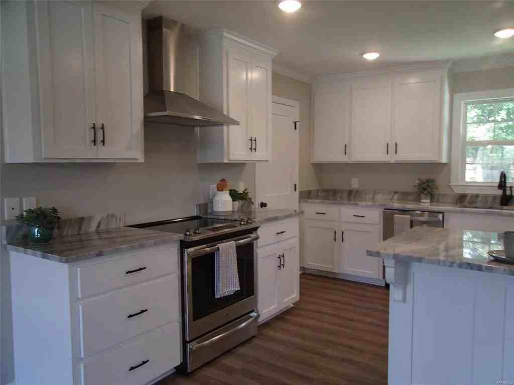 1102 Brooks Cir #NA - Photo 6 of 19