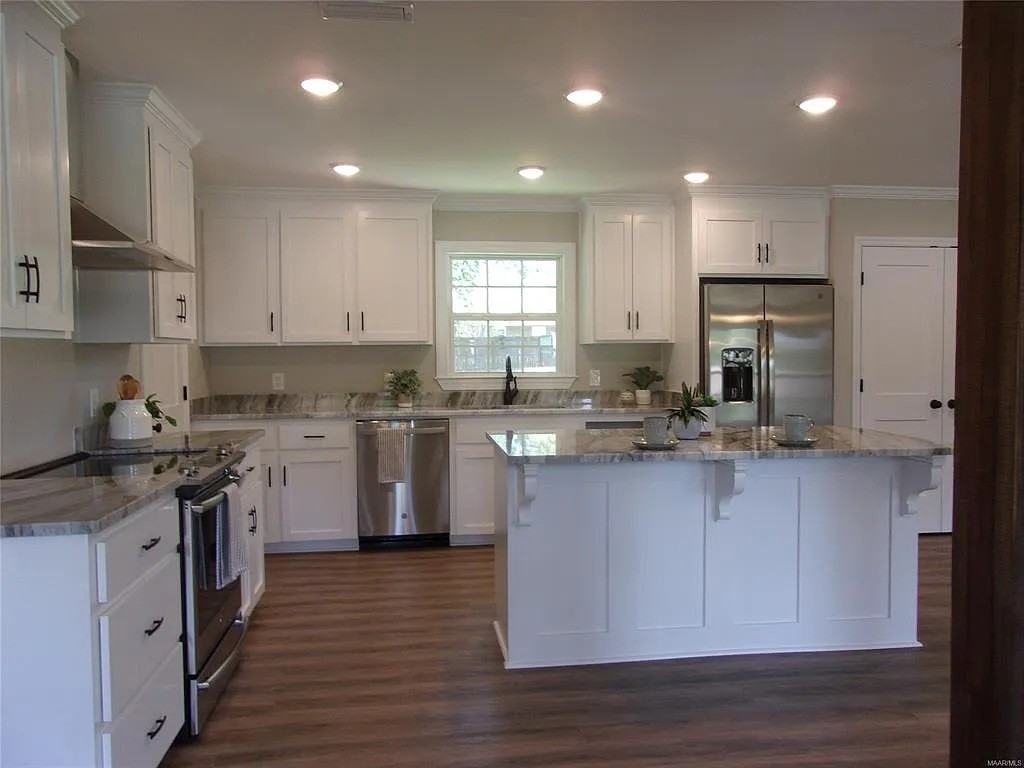 1102 Brooks Cir #NA - Photo 7 of 19