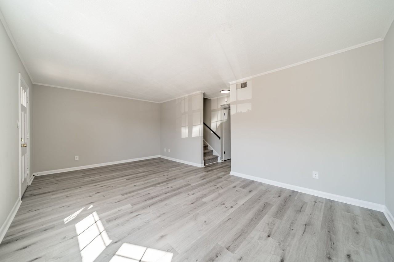 2200 Williamsburg Dr #24 - Photo 4 of 29