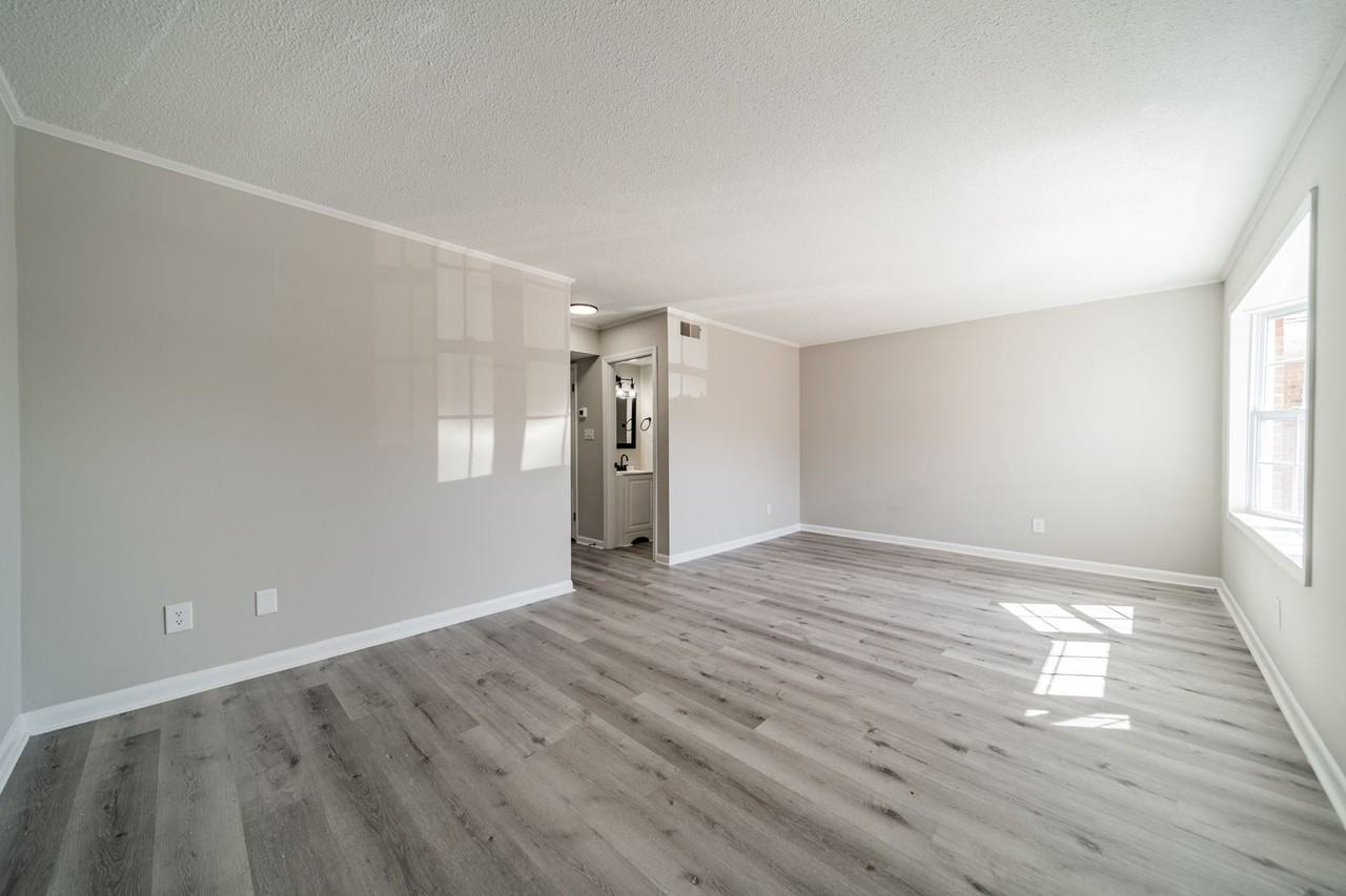 2200 Williamsburg Dr #24 - Photo 5 of 29