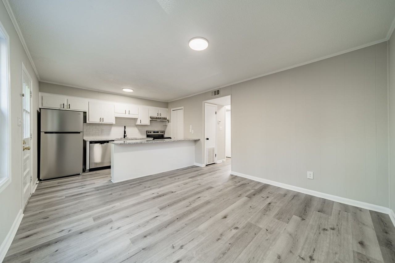 2200 Williamsburg Dr #24 - Photo 6 of 29