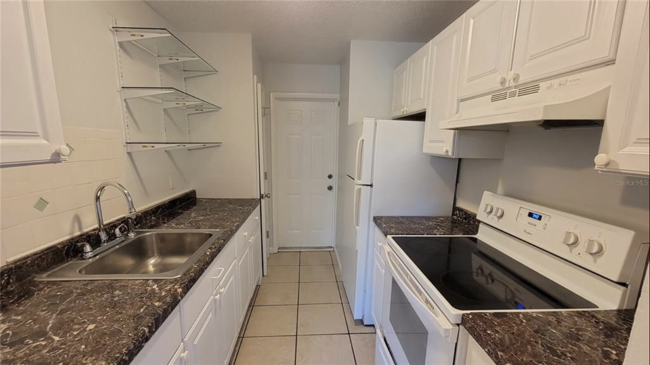 1911 7th St #1911 - Photo 4 of 12