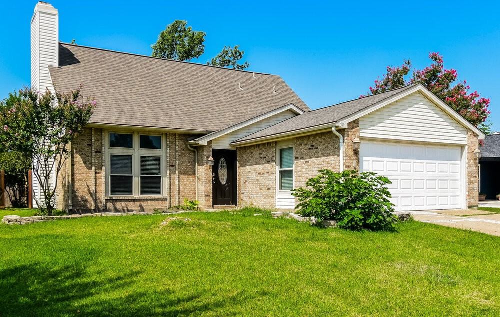 511 Rosewood Ln - Photo 4 of 17