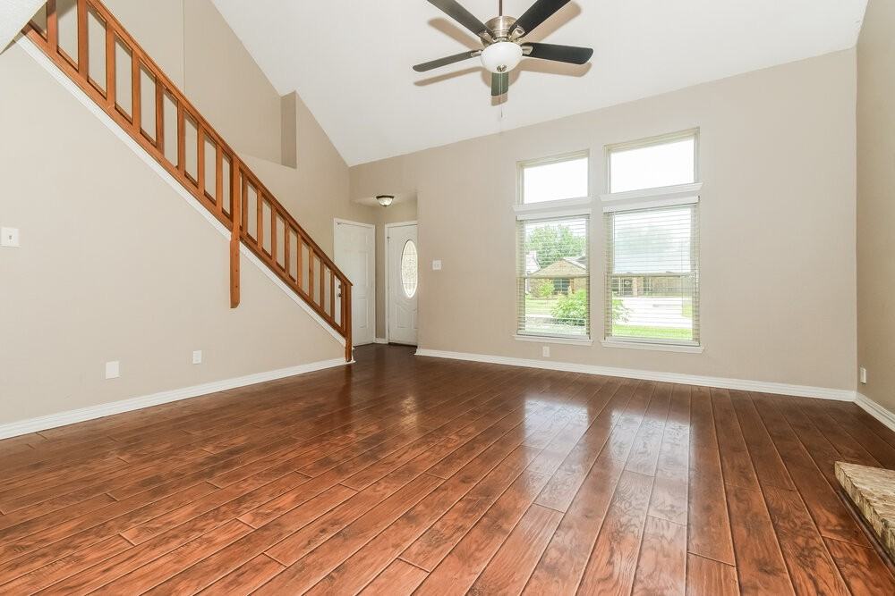 511 Rosewood Ln - Photo 5 of 17