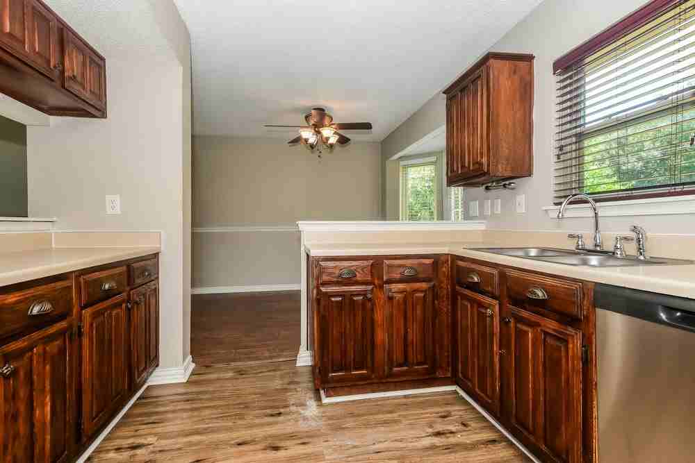 511 Rosewood Ln - Photo 7 of 17