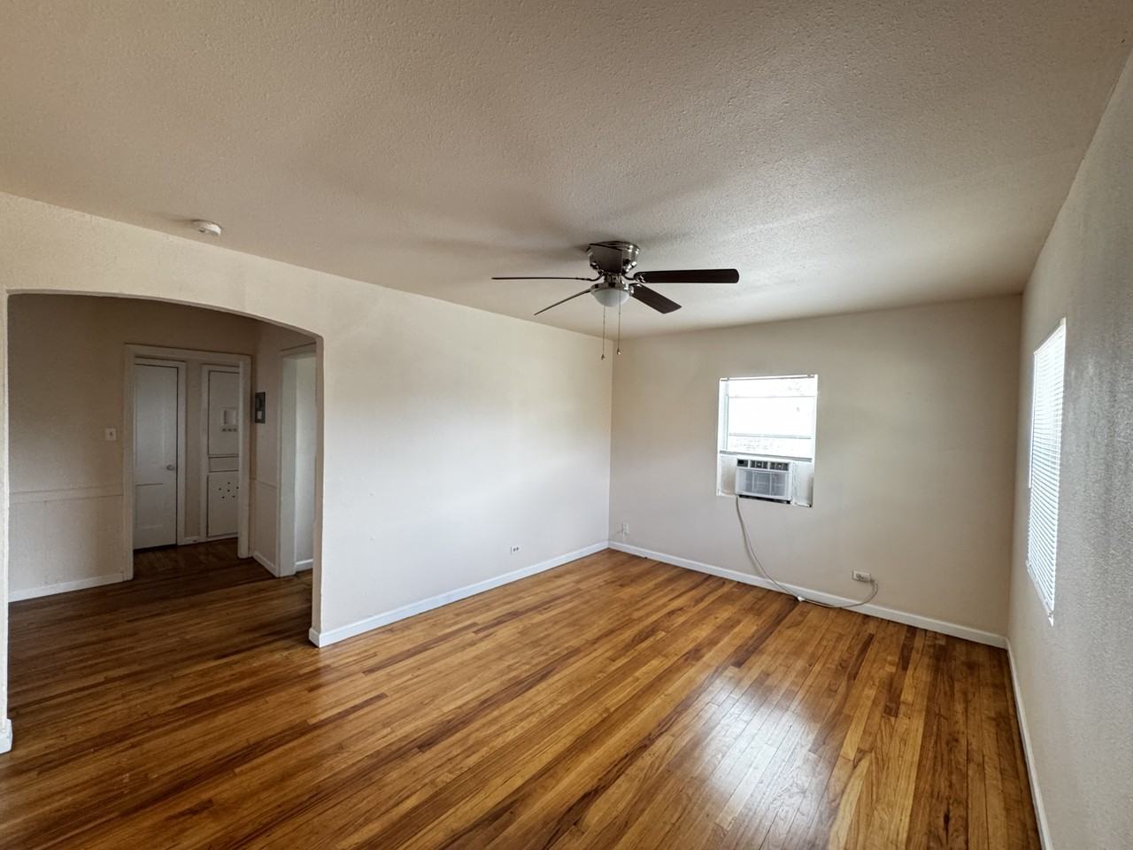 946 W Magnolia Ave #4 - Photo 2 of 13
