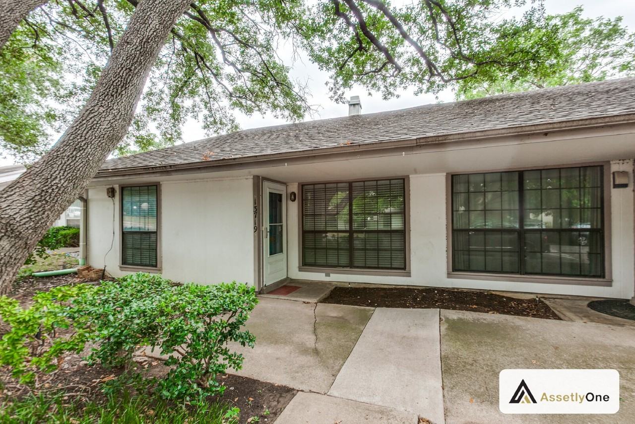 13719 Flagstone Ln - Photo 2 of 30