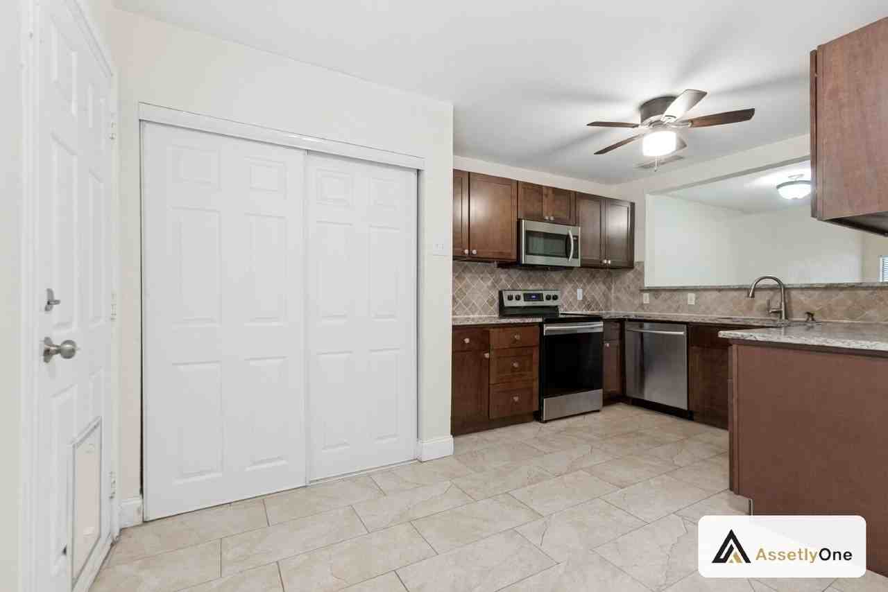 13719 Flagstone Ln - Photo 7 of 30