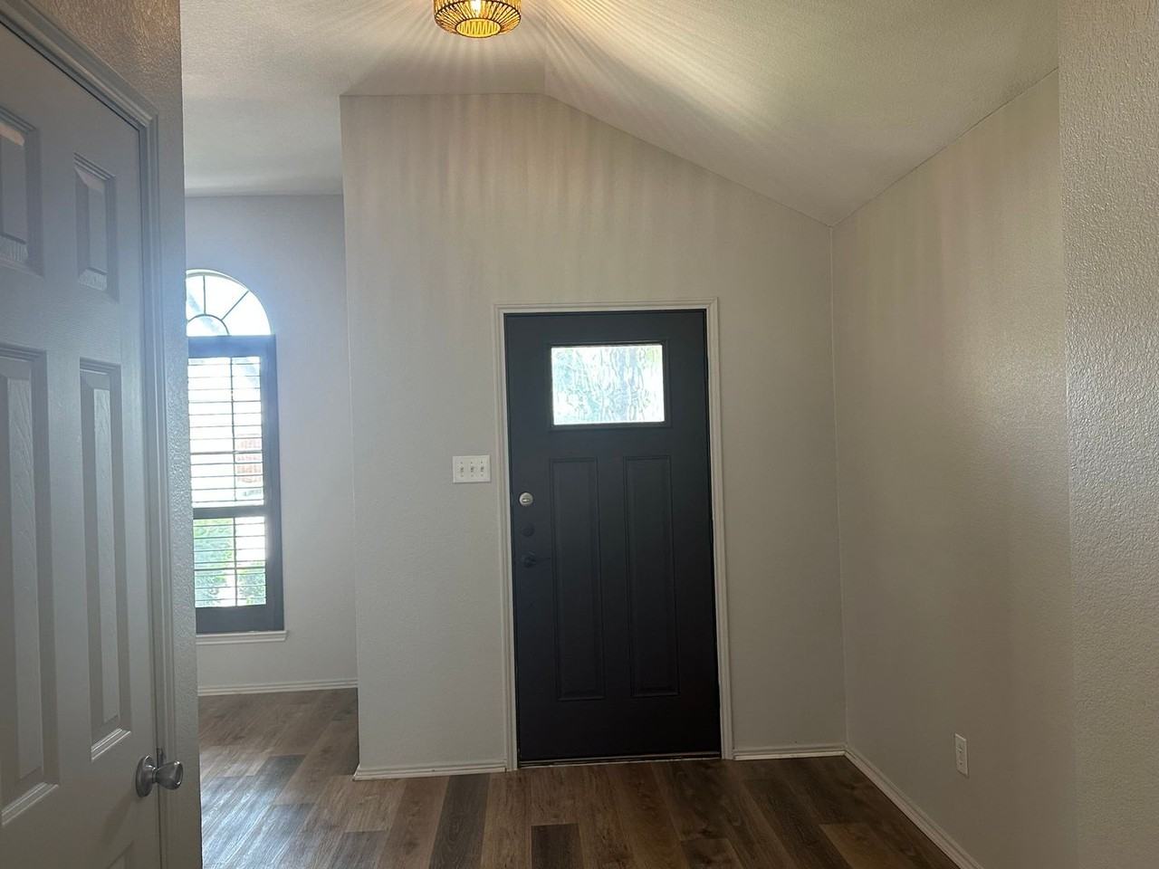 5212 Blackwood Dr - Photo 3 of 25