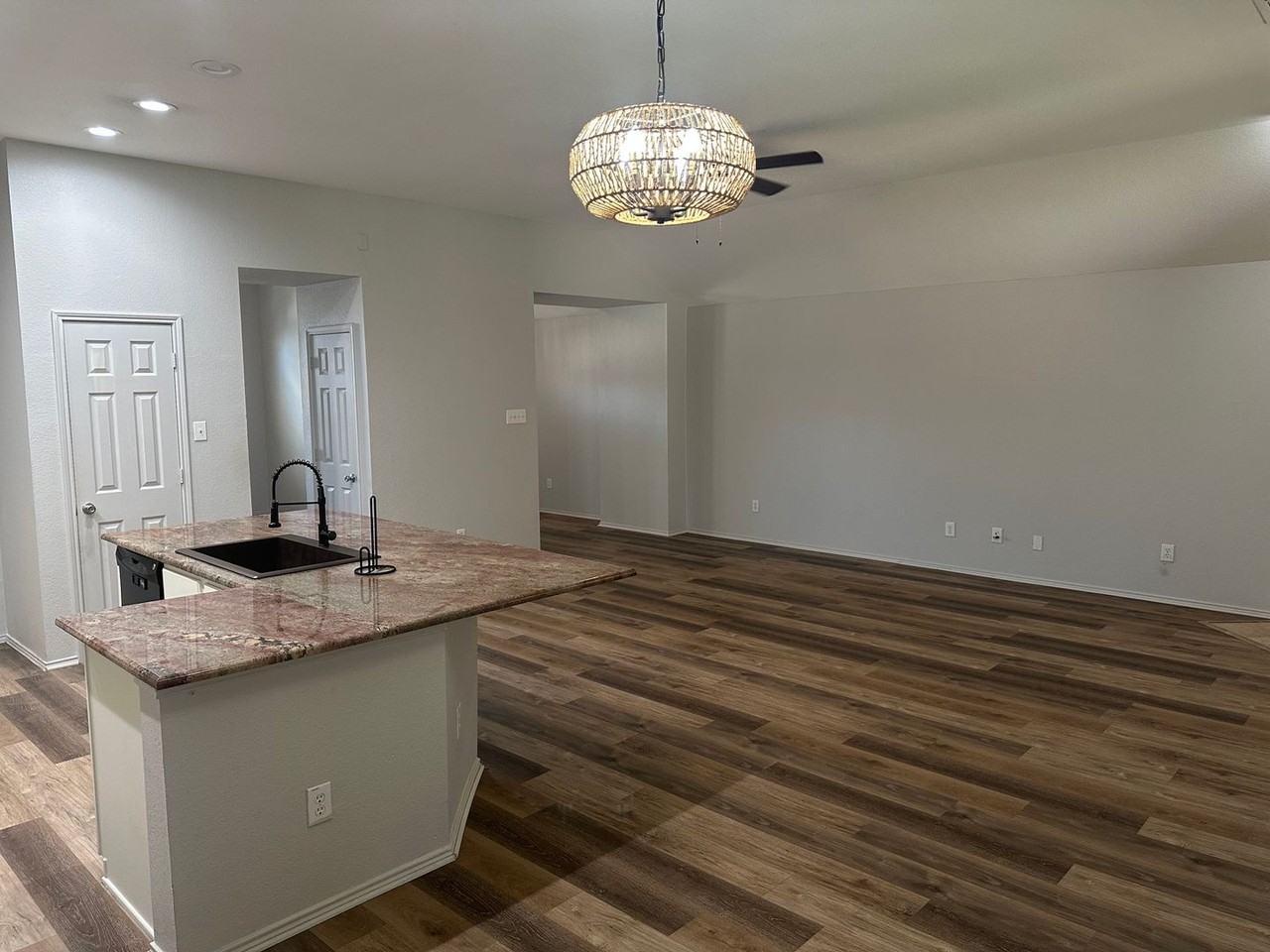 5212 Blackwood Dr - Photo 7 of 25