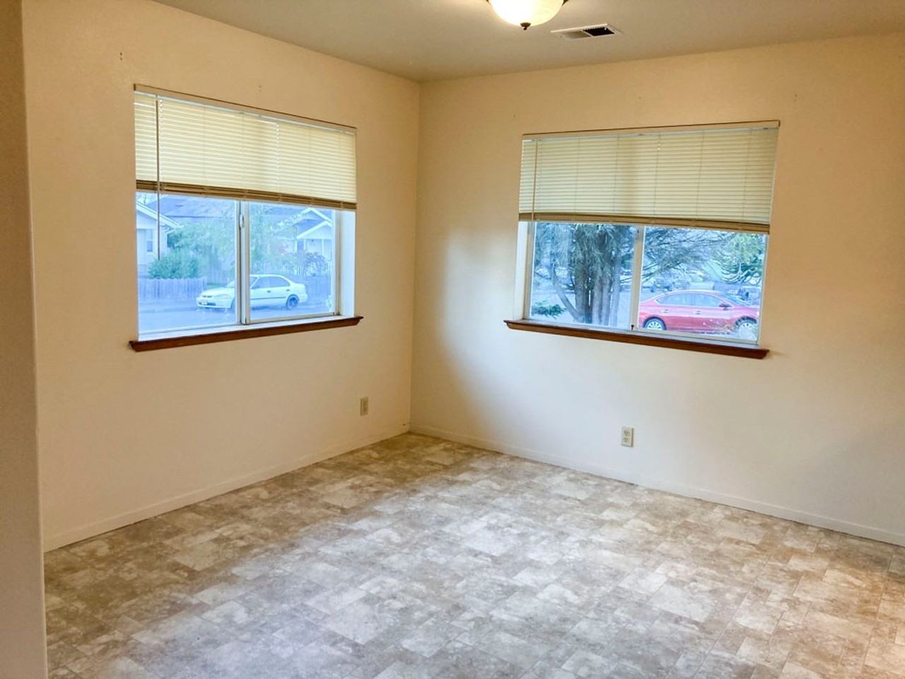2025 Thiel Ave - Photo 5 of 22