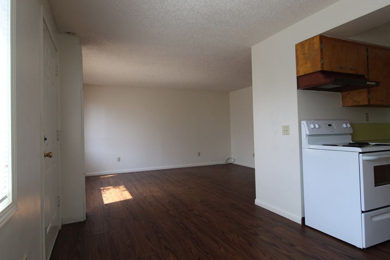 605 Fulton St - Photo 4 of 16