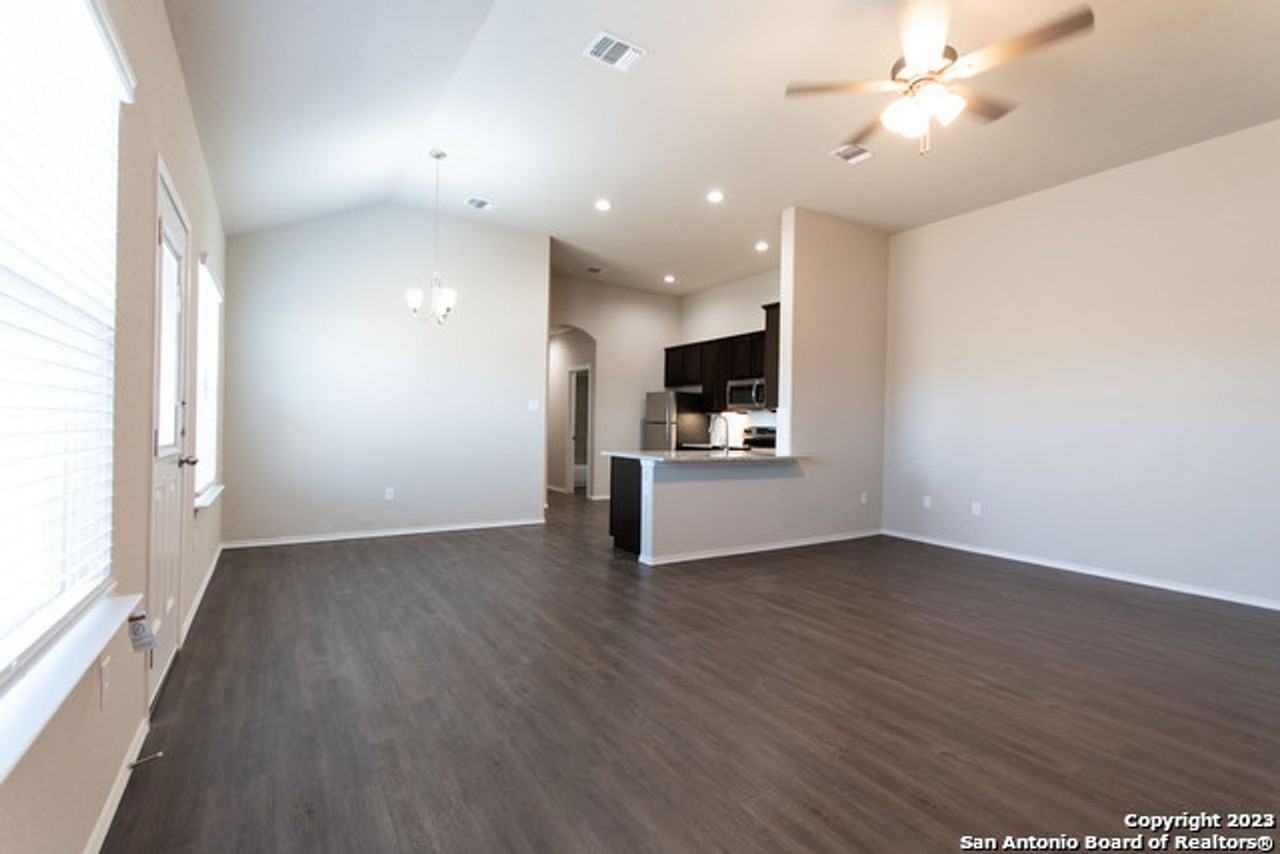 3418 Lindsay Ln - Photo 4 of 20