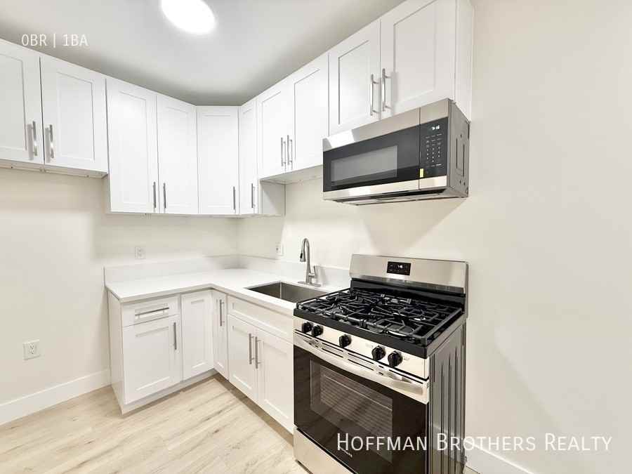 723 E 3rd St #1 - Photo 2 of 6