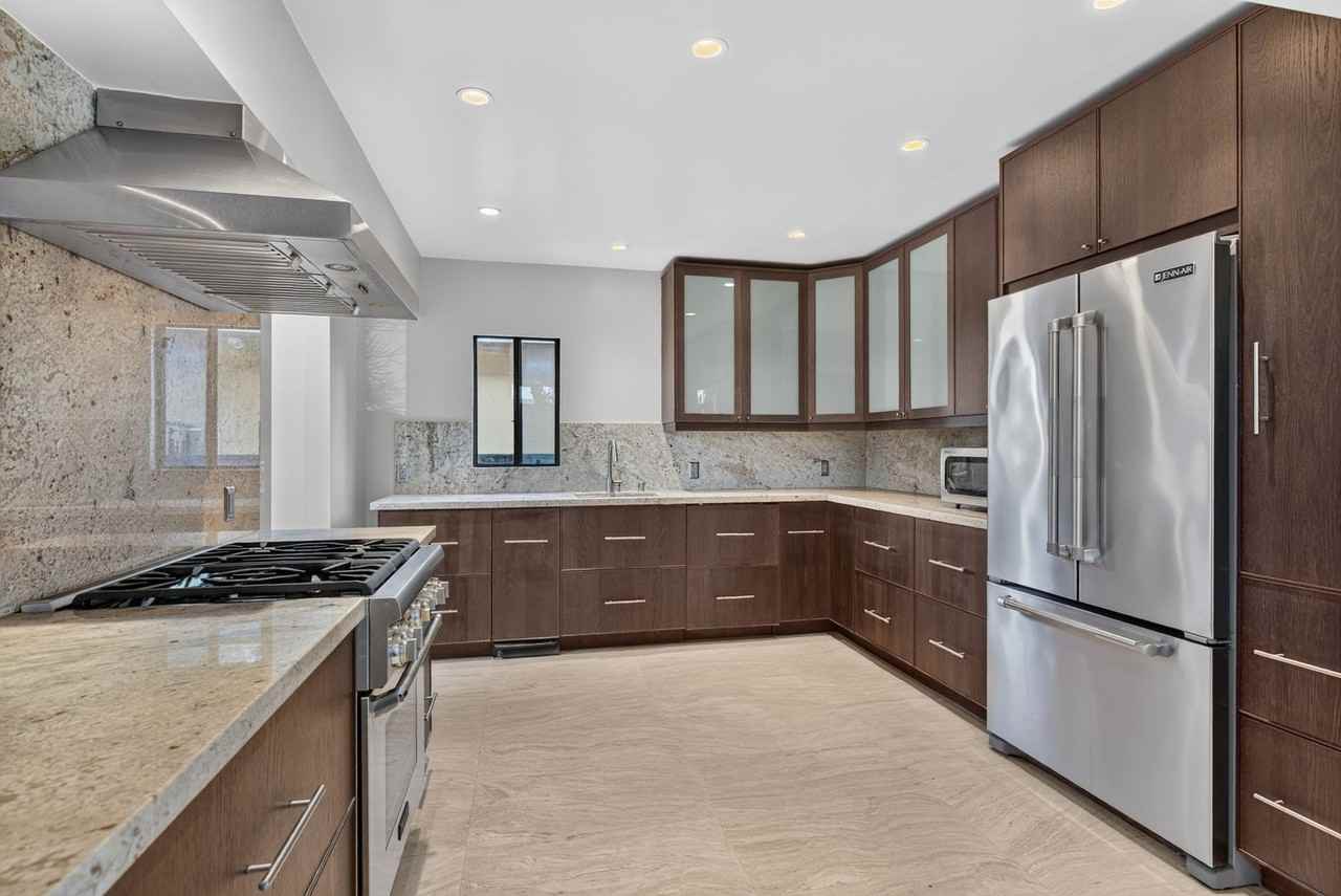 1727 Delaware Ave - Photo 4 of 35