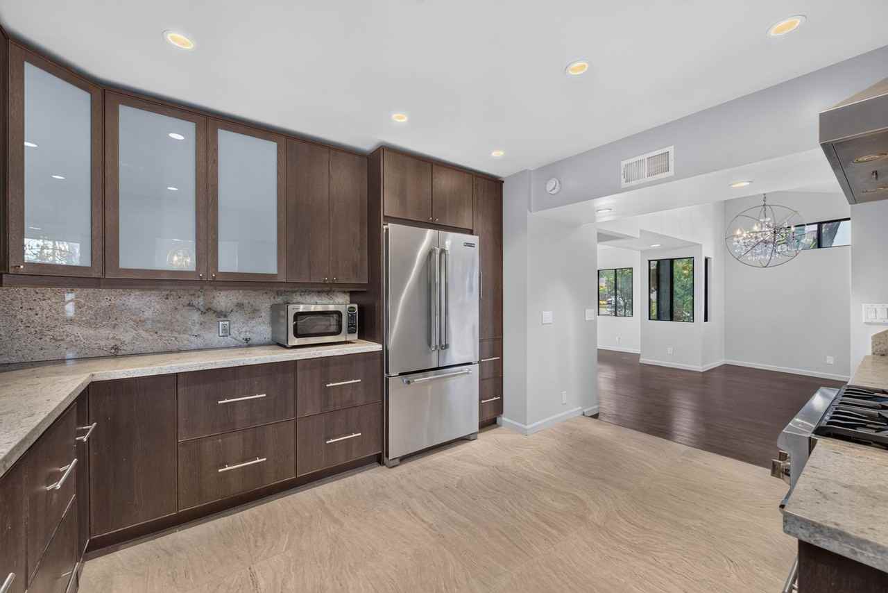 1727 Delaware Ave - Photo 5 of 35