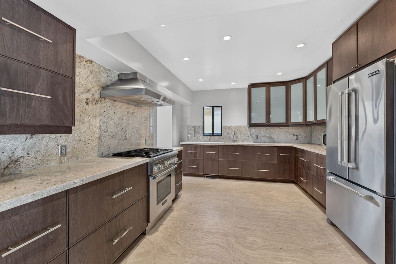 1727 Delaware Ave - Photo 6 of 35