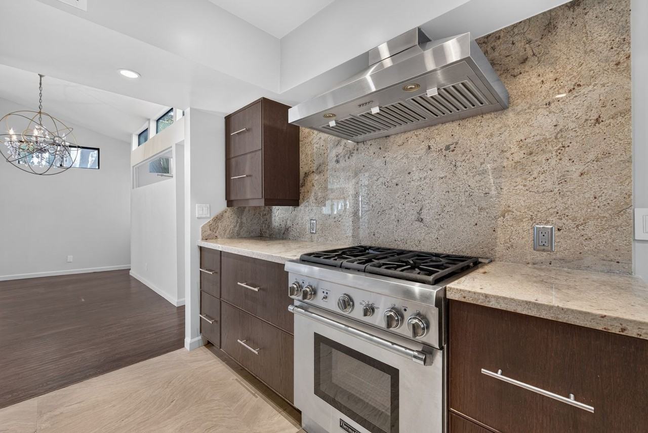 1727 Delaware Ave - Photo 7 of 35