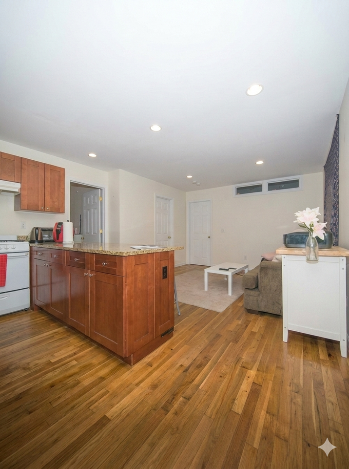 64 Egmont St - Photo 2 of 6
