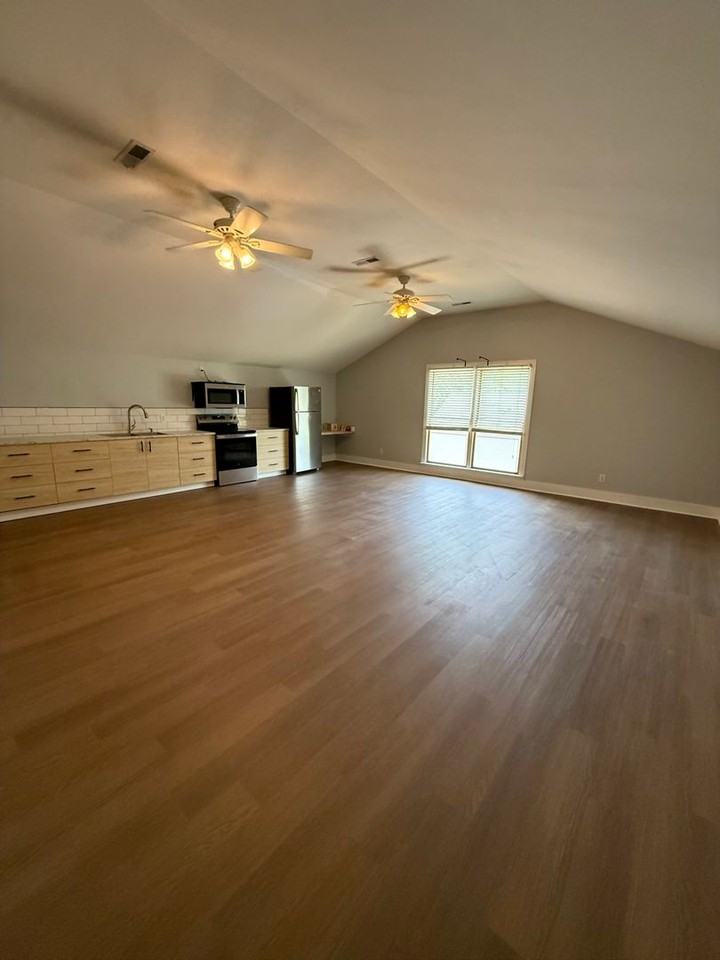 414 Center Ave - Photo 2 of 12