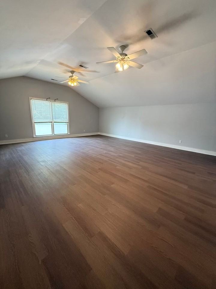 414 Center Ave - Photo 4 of 12
