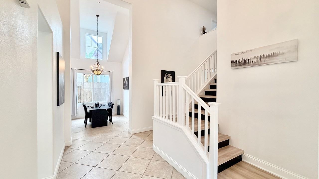 563 Poets Sq - Photo 6 of 46