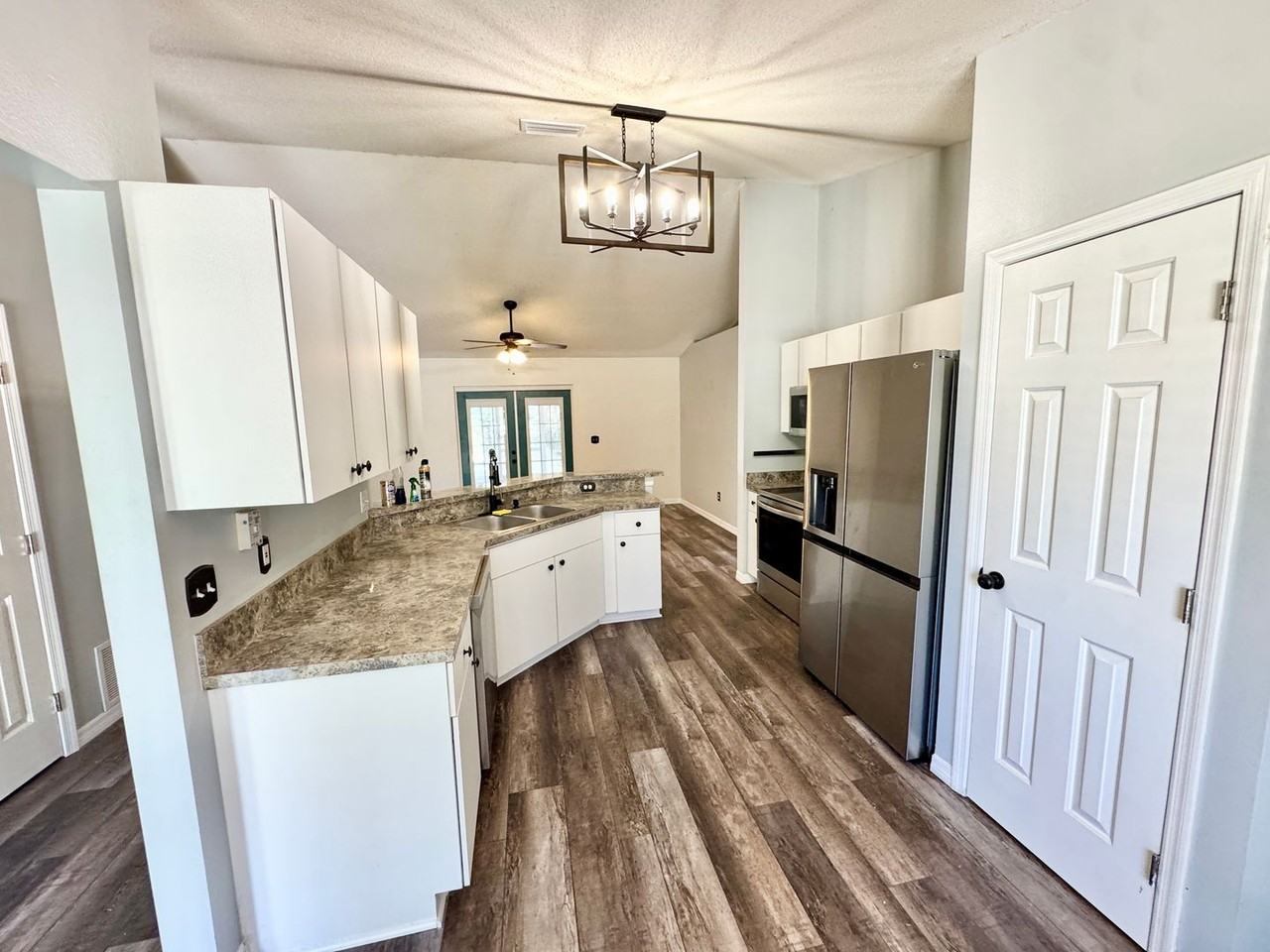 941 Park Valley Cir - Photo 3 of 32