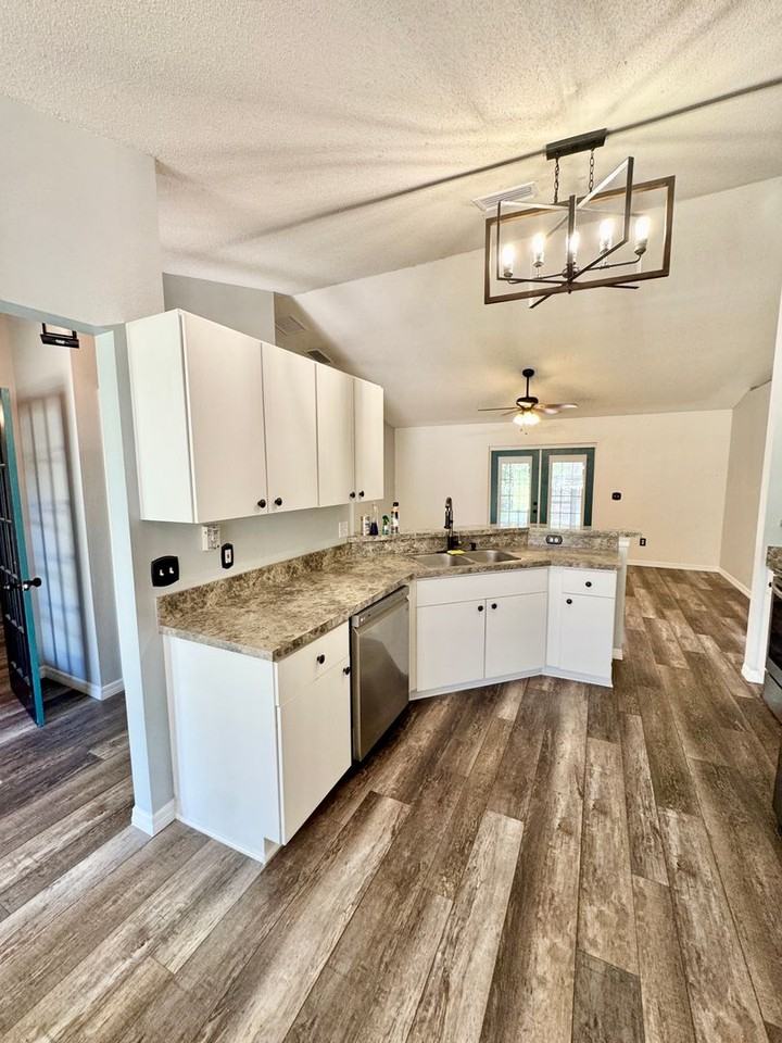 941 Park Valley Cir - Photo 4 of 32