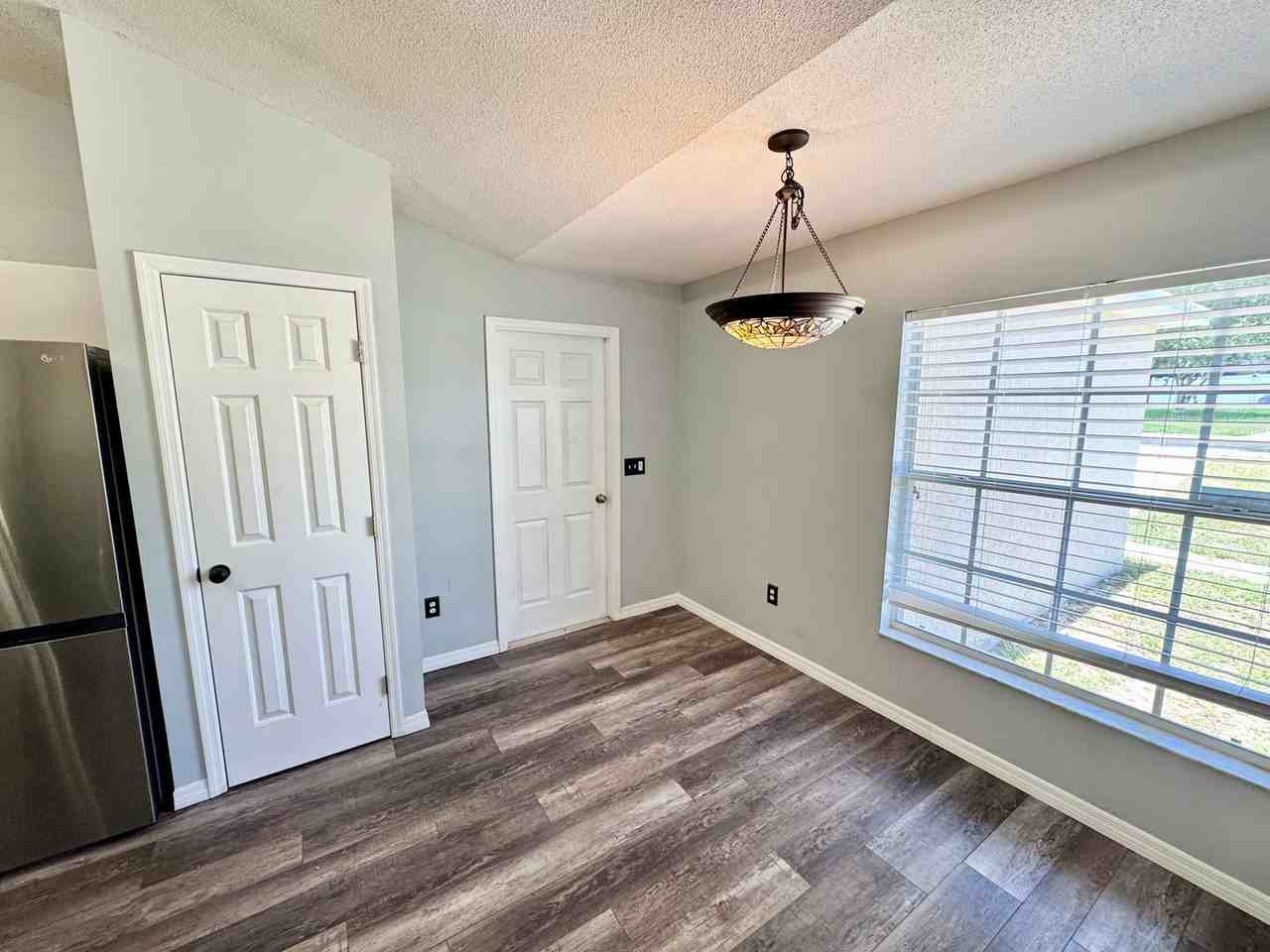 941 Park Valley Cir - Photo 6 of 32