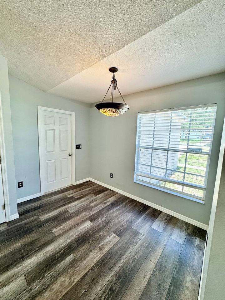 941 Park Valley Cir - Photo 7 of 32