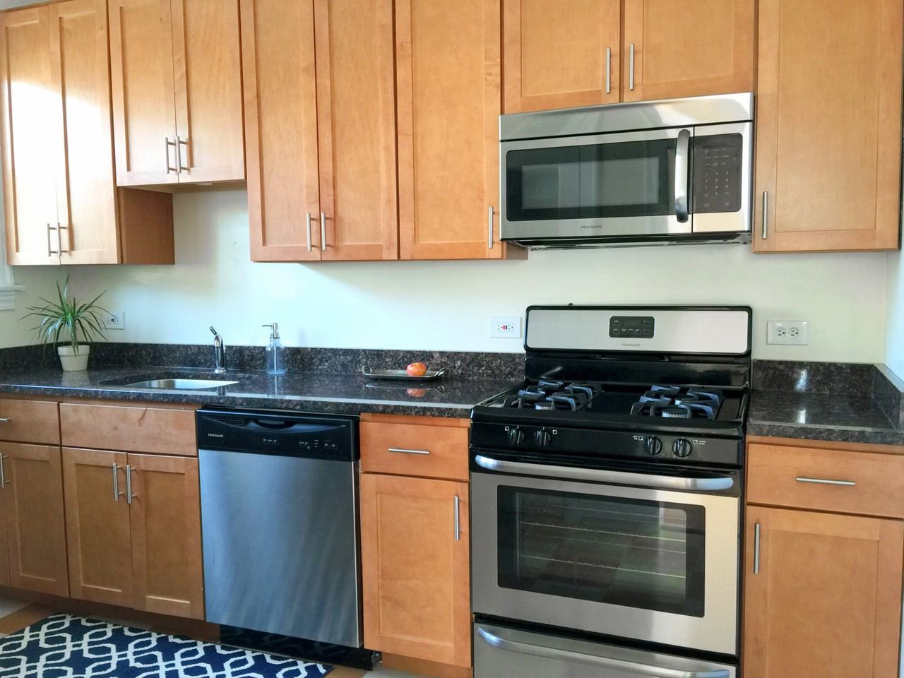 318 Sherman Ave #3R1 - Photo 5 of 14