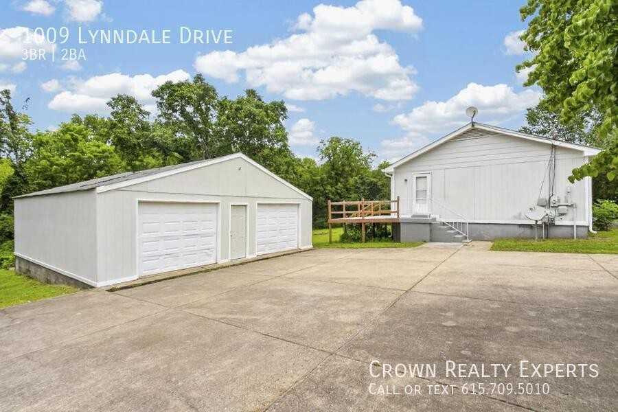 1009 Lynndale Dr - Photo 7 of 39