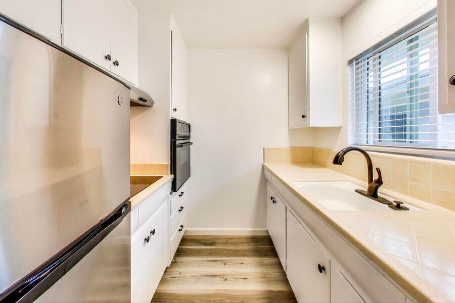 1348 Laurel St #06 - Photo 6 of 18