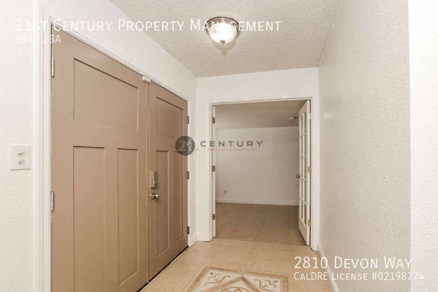 2810 Devon Way - Photo 3 of 16