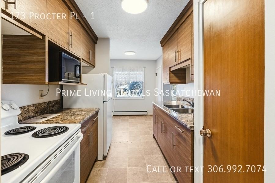 173 Procter Pl #1