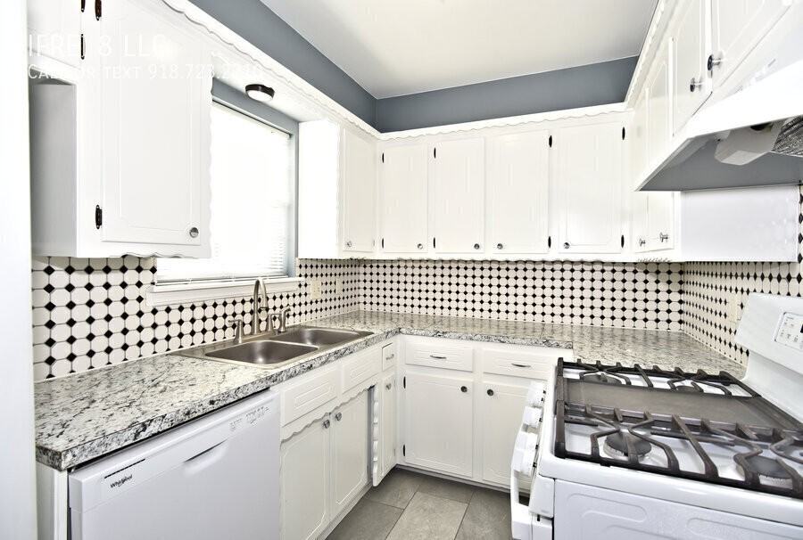 12610 E 18th Pl - Photo 5 of 24