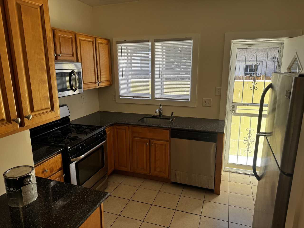 1236 Peters St #1 - Photo 5 of 18