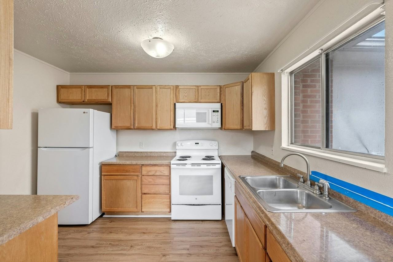 7089 West 10th Avenue - Photo 5 of 15