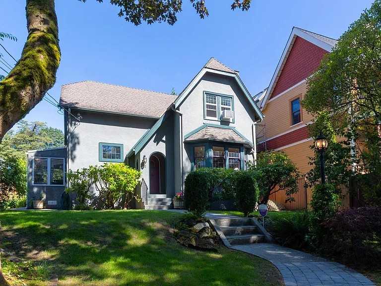 407 Saint George Street - Photo 2 of 39