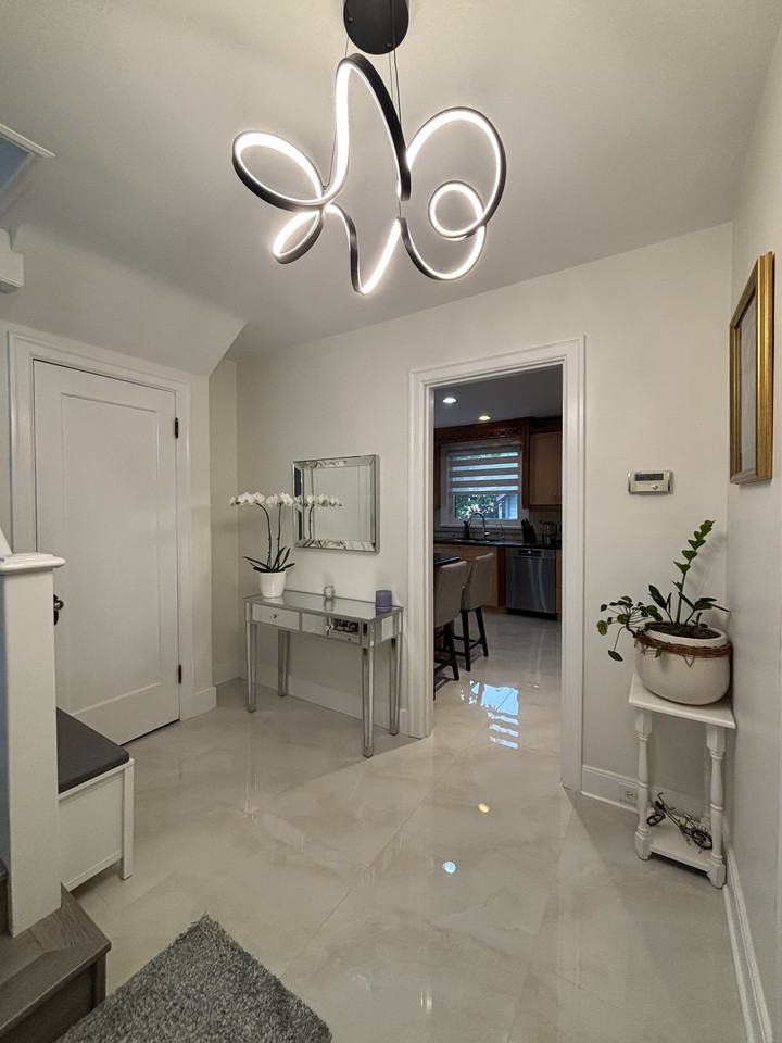 407 Saint George Street - Photo 4 of 39