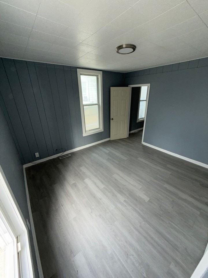 1002 S Chicago Ave #1 - Photo 7 of 9